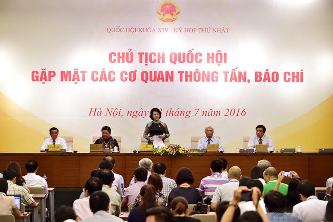 Tăng[-]cường[-]giám[-]sát[-]về[-]môi[-]trường,[-]không[-]phát[-]triển[-]kinh[-]tế[-]bằng[-]mọi[-]giá